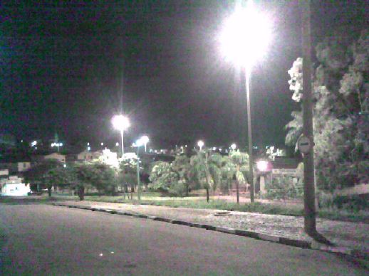 Praça e árvores 1.jpg