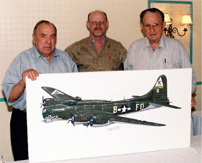 Franz Stigler, Sir Ernie Boyette e Charles Brown, com um quadro do B-17 'Ye Olde Pub'.